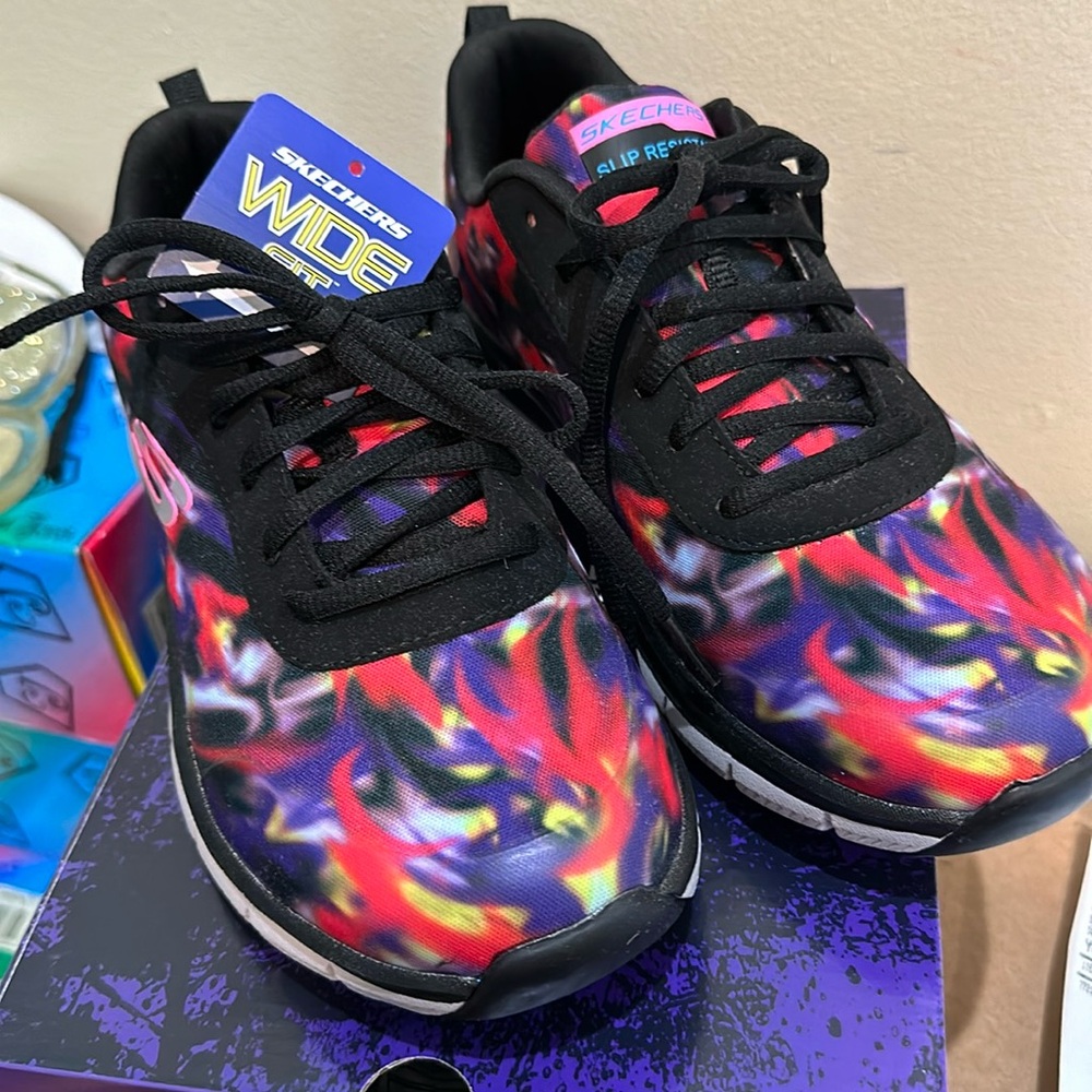 SKECHERS HEALTHCARE PRO SR WORK SHOES SIZE 8 Wide Multi colored
